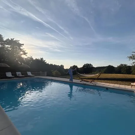 Le Bonheur Lot 6p Avec Piscine Pres De Rocamadour Et Sarlat Сasa de vacaciones